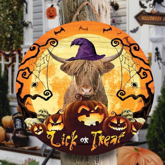 Uni Highland Lick Or Treat Round Wooden Sign